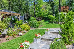 14 Locust Ave, East Setauket, NY 11733 - Photo 11
