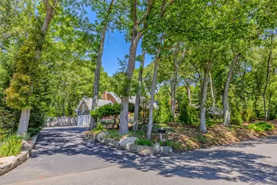 14 Locust Avenue, East Setauket, NY 11733 - Photo 3