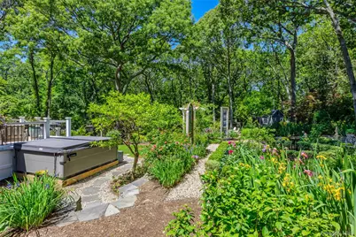 14 Locust Avenue, East Setauket, NY 11733 - Photo 7