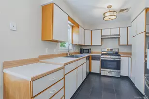 21 Maine Dr, Newburgh, NY 12550 - Photo 11