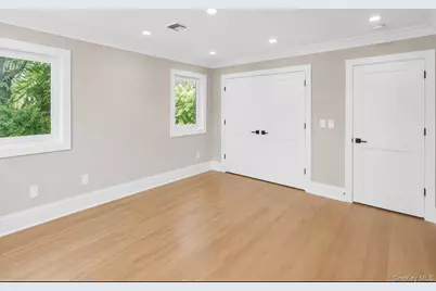 118 W Cherry Street, Hicksville, NY 11801 - Photo 37