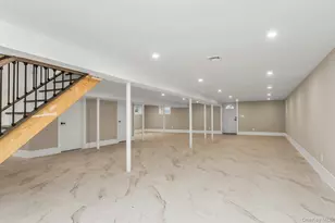 118 W Cherry St, Hicksville, NY 11801 - Photo 37
