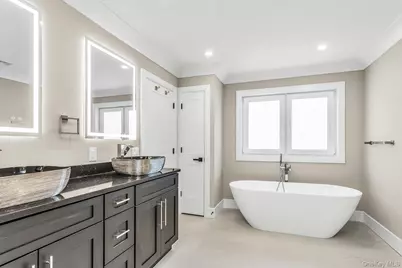 118 W Cherry Street, Hicksville, NY 11801 - Photo 33