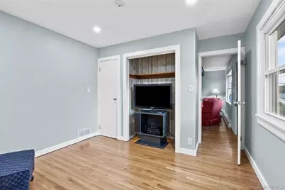 103 Parkview Street, Plainview, NY 11803 - Photo 7