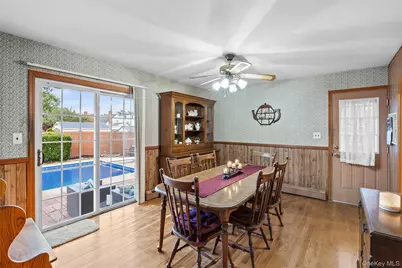 103 Parkview Street, Plainview, NY 11803 - Photo 5