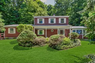 1096 Sunset St, Yorktown Heights, NY 10598 - Photo 5