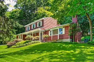 1096 Sunset St, Yorktown Heights, NY 10598 - Photo 3