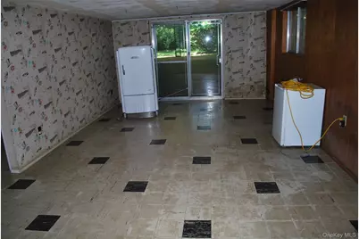 79 Marcus Avenue, New Hyde Park, NY 11040 - Photo 9