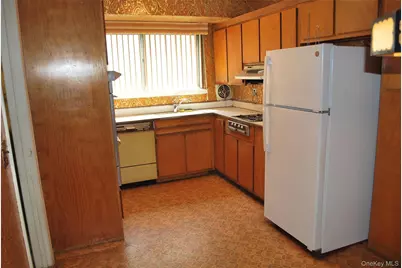 79 Marcus Avenue, New Hyde Park, NY 11040 - Photo 7