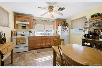 76 Hanrahan Avenue, Farmingville, NY 11738 - Photo 25