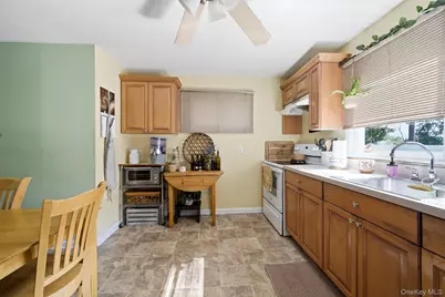 76 Hanrahan Avenue, Farmingville, NY 11738 - Photo 27