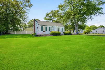 76 Hanrahan Avenue, Farmingville, NY 11738 - Photo 3