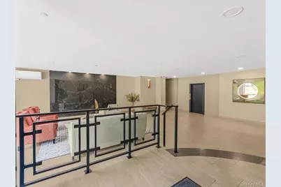 25 Canterbury Road #1M, Great Neck, NY 11021 - Photo 3