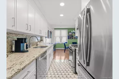 25 Canterbury Road #1M, Great Neck, NY 11021 - Photo 11