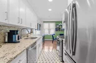 25 Canterbury Rd, Great Neck, NY 11021 - Photo 11