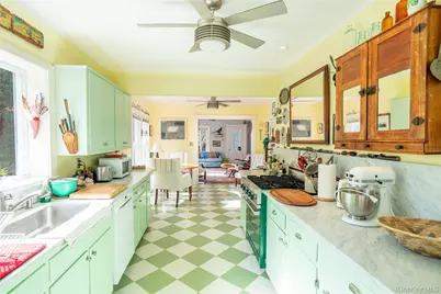306 6th Street, Greenport, NY 11944 - Photo 5