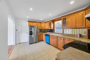 15 Farm Ln, Hicksville, NY 11801 - Photo 7