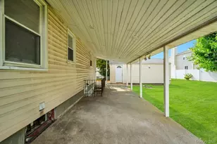 15 Farm Ln, Hicksville, NY 11801 - Photo 25