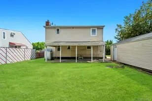 15 Farm Ln, Hicksville, NY 11801 - Photo 3