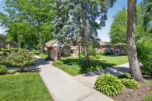 18U Madison Park Gardens, Port Washington, NY 11050 - Photo 13