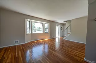 31 Pickwick Dr, Commack, NY 11725 - Photo 11