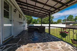 31 Pickwick Dr, Commack, NY 11725 - Photo 7