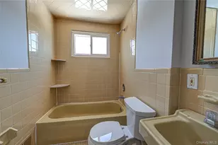 31 Pickwick Dr, Commack, NY 11725 - Photo 25