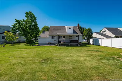 31 Pickwick Drive, Commack, NY 11725 - Photo 5