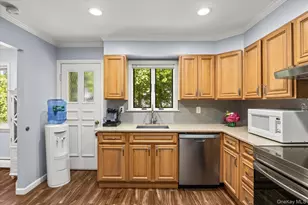 55 Warwick Rd, Great Neck, NY 11023 - Photo 15