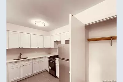 14102 Pershing Crescent #4, Briarwood, NY 11435 - Photo 3