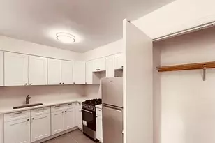 141-02 Pershing Crescent, Briarwood, NY 11435 - Photo 3