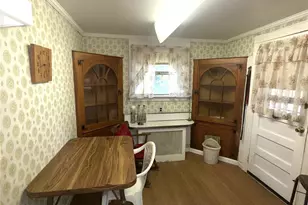41 Stewart St, Floral Park, NY 11001 - Photo 13
