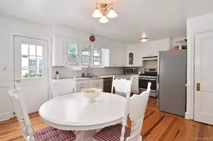 7 Garden Pl, Pelham, NY 10803 - Photo 9