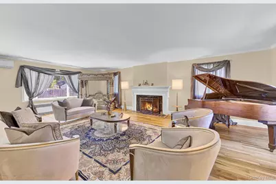 64 E Roe Boulevard, Patchogue, NY 11772 - Photo 5