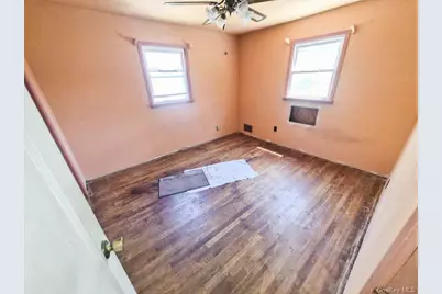 9 Robert Street, Hicksville, NY 11801 - Photo 7