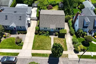 9 Robert St, Hicksville, NY 11801 - Photo 3