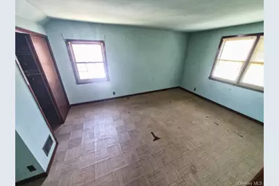 9 Robert Street, Hicksville, NY 11801 - Photo 13