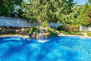 130 N Country Rd, Shoreham, NY 11786 - Photo 23