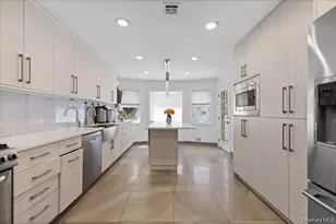 648 Diane Pl, Woodmere, NY 11581 - Photo 3