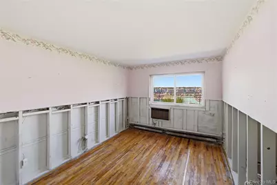 1 Toms Point Lane #Building 5, Unit 9J, Port Washington, NY 11050 - Photo 5