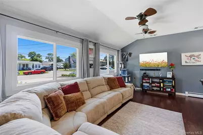 1084 Hyman Avenue, Bay Shore, NY 11706 - Photo 9