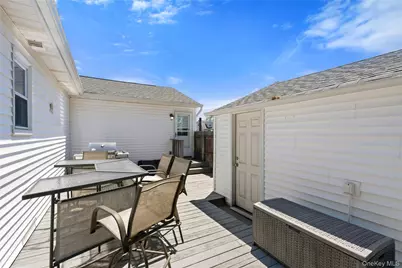 1084 Hyman Avenue, Bay Shore, NY 11706 - Photo 27
