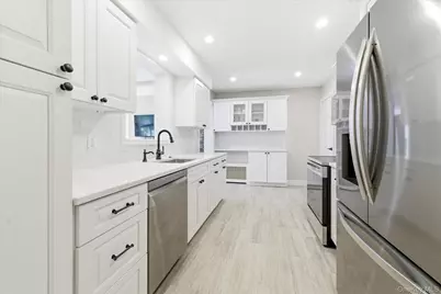 60 Atkinson Road, Rockville Centre, NY 11570 - Photo 9