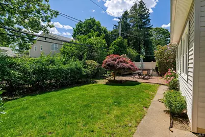60 Atkinson Road, Rockville Centre, NY 11570 - Photo 27