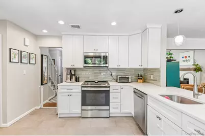 3 Walnut Place, Huntington, NY 11743 - Photo 5