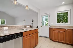 7 Tudor Pl, Hartsdale, NY 10530 - Photo 7