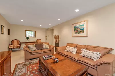 25 Canterbury Road #1F, Great Neck, NY 11021 - Photo 7