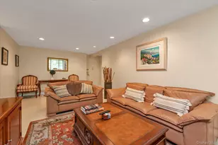 25 Canterbury Rd, Great Neck, NY 11021 - Photo 7