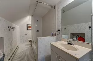 253 Melbury Rd, Babylon, NY 11702 - Photo 31