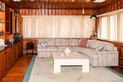 32 Sycamore Road, Valley Stream, NY 11581 - Photo 9